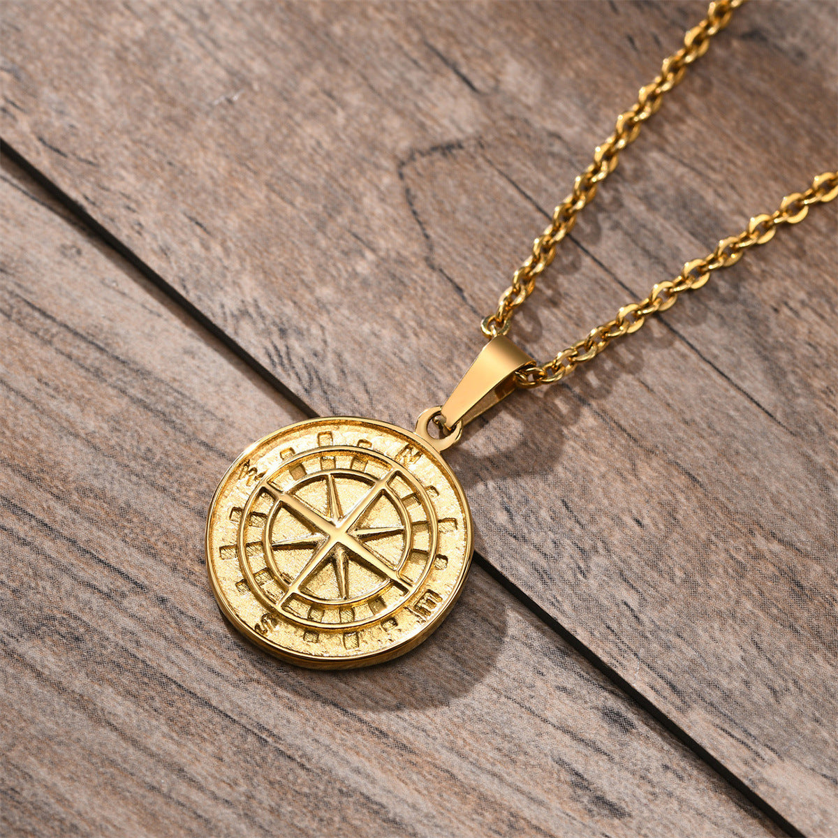 Compass Medallion on Curb – Gold / Silver